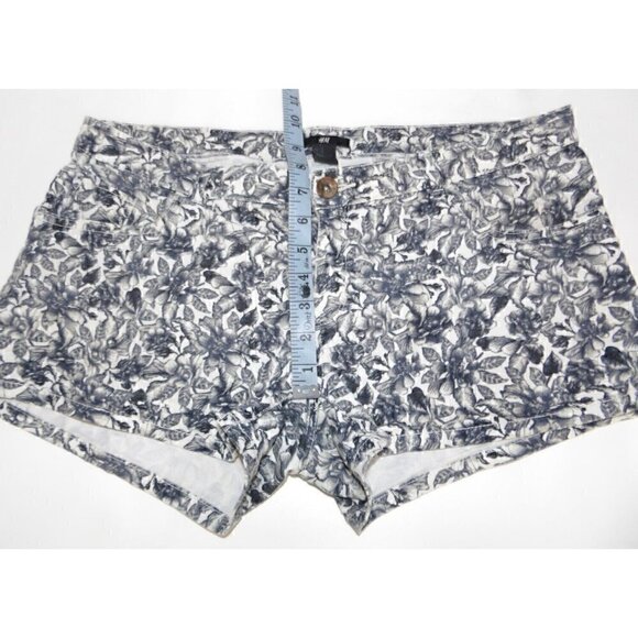 H&M black & white floral print cotton blend shorts woman's size 12 - Picture 3 of 5
